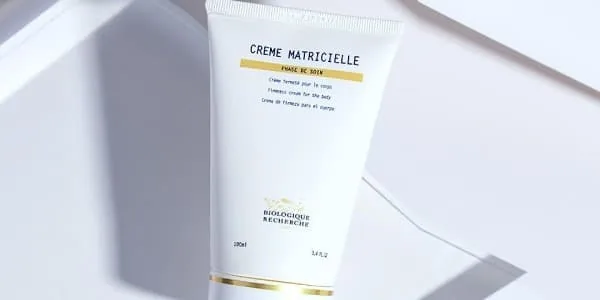 ¡Descubre la solución para prevenir y tratar los primeros signos de envejecimiento corporal con Crème Matricielle!
