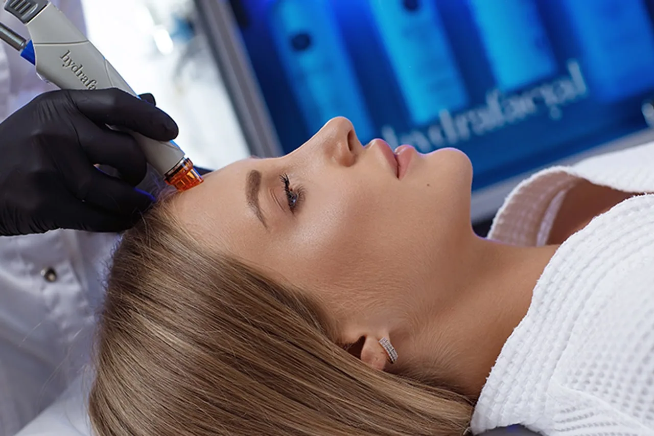 Limpieza facial en cabina en amarama
